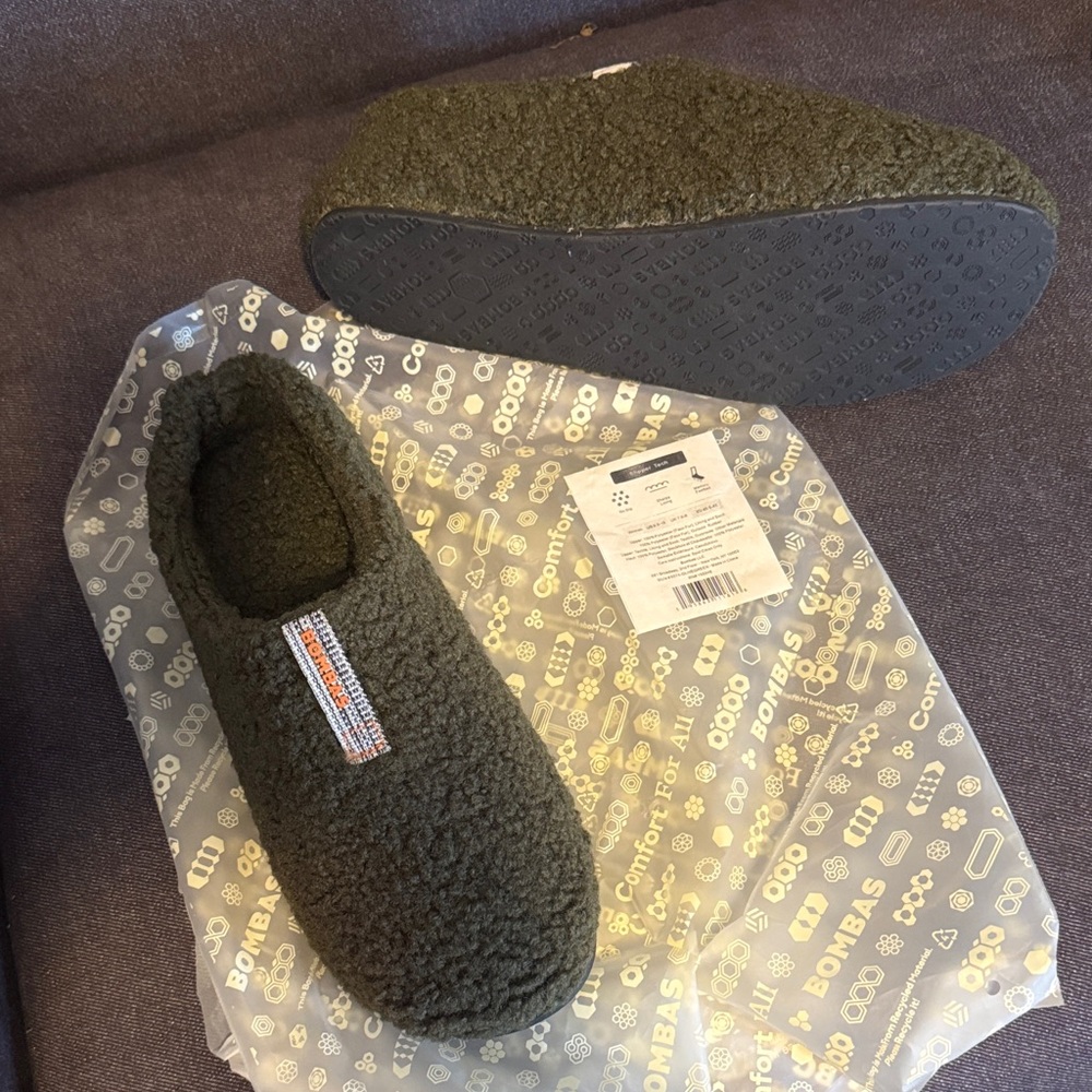 Bombas Olive Green Cozy Sunday Slippers. Women’s size 9.5-10